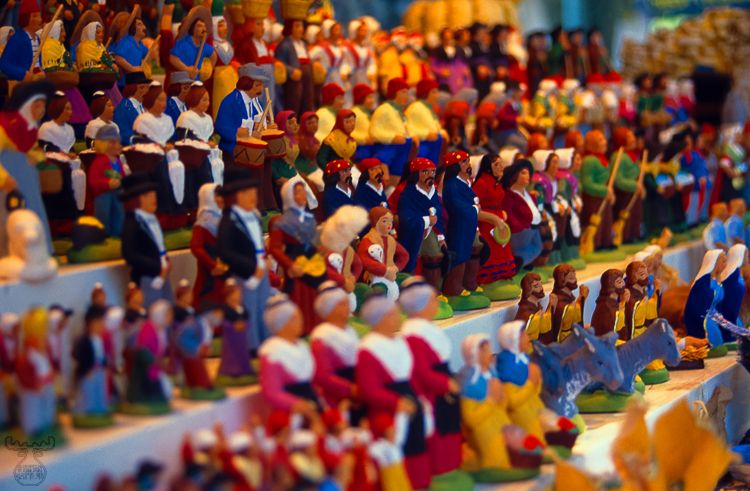 143 - Santons - -