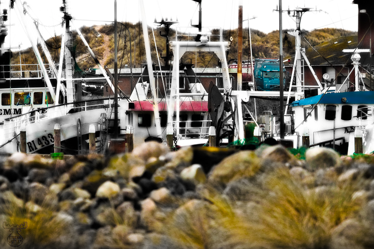 2546 - Fishing boat details - -