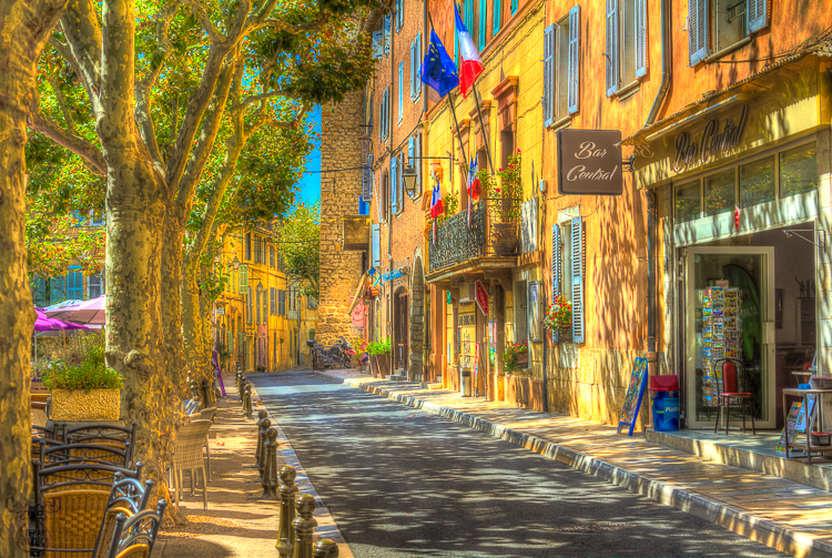 4593 - Village Provencal - -