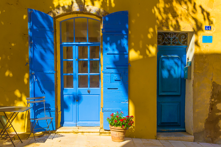 4600 - Blue Yellow Entrance - -
