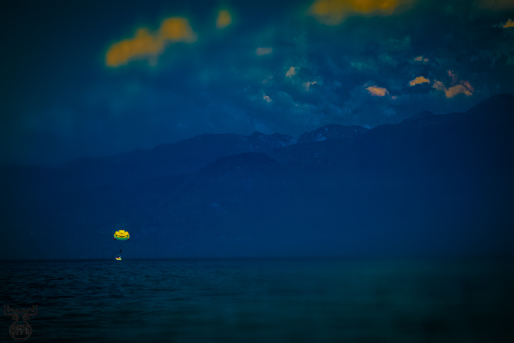 5282 - Smiling Parasailer - -